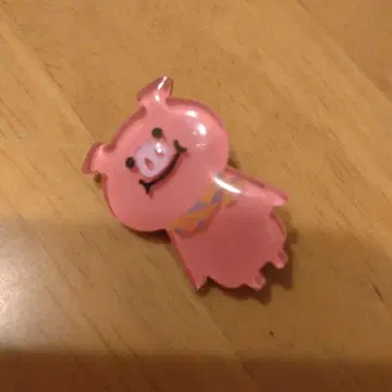 돼지 캐릭터 브로치