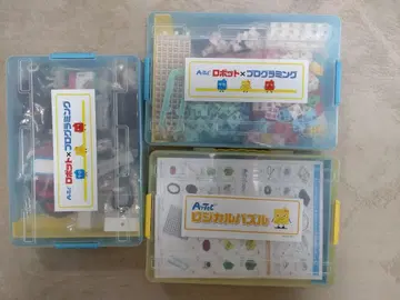 Artec 로봇 프로그래밍 키트와 텍스트