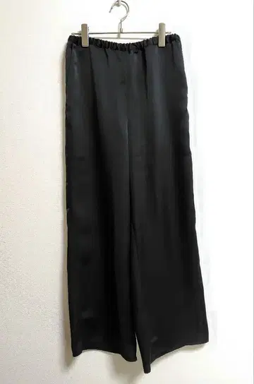 라운지 드레스 [ CHIGNON/시뇽 ] 새틴 이지 팬츠 블랙