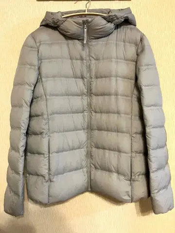 유니클로 울트라 라이트 다운 자켓 후드티 후드 부착 그레이