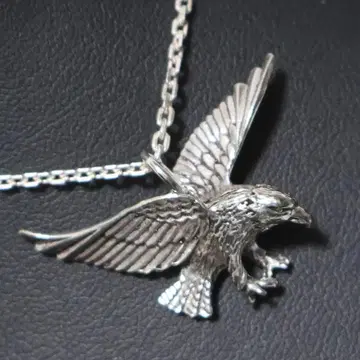 우아한 춤, 실버 매 모티브 목걸이 자유와 고결의 상징 펜던트 참