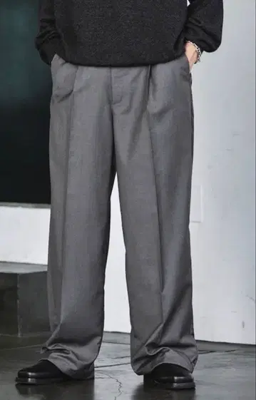 Urban Comfortable 세미 와이드 실루엣 TR 원턱 슬랙스