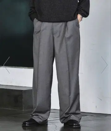 Urban Comfortable 세미 와이드 실루엣 TR 원턱 슬랙스