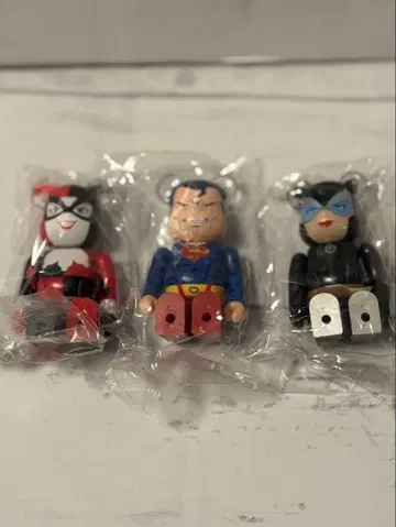 베어브릭 SUPERMAN CATWOMAN HARLEYQUINN 3체