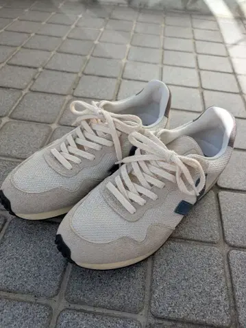 VEJA 베자 스니커즈