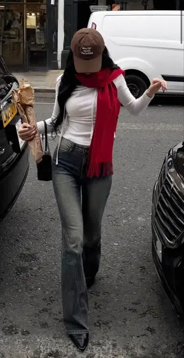 웨이브 라인 부츠컷 데님 팬츠 나비 누구나