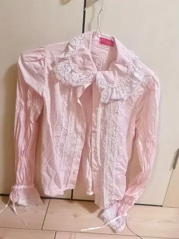 베이비더스타즈 샤인브라이트 프릴 달린 핑크 블라우스