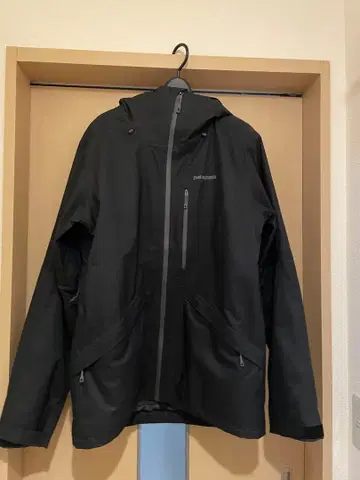 파타고니아 인슐레이티드 스노우샷 자켓 블랙