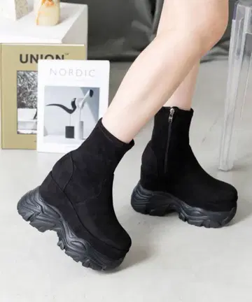 새상품 attagirl 통굽 스니커즈 밑창 스트레치 부츠