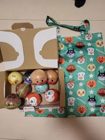 호빵맨 가챠 9개와 에코백 세트