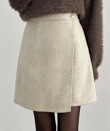 울라이크 금장 버튼 랩 치마바지 CENEA