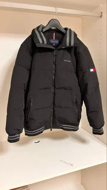 Tommy Hilfiger 블랙 다운 자켓