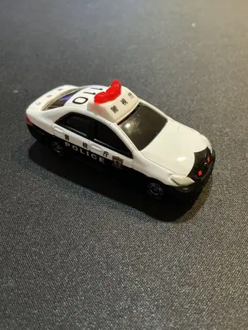 토미카 4D 05 도요타 크라운 패트롤카