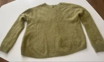 plage 모헤어 피스타치오 그린 V넥 니트