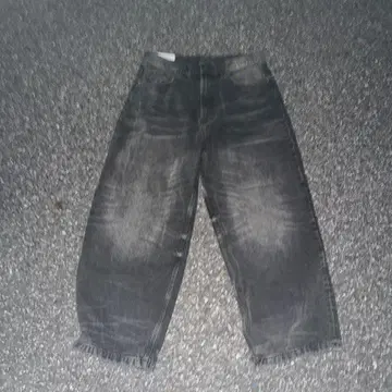 H&M 슈퍼 배기 블랙 데님