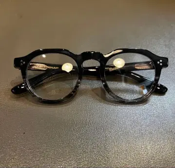 UNCROWD DEBONAIR 조광 모델 black .sasa/gray