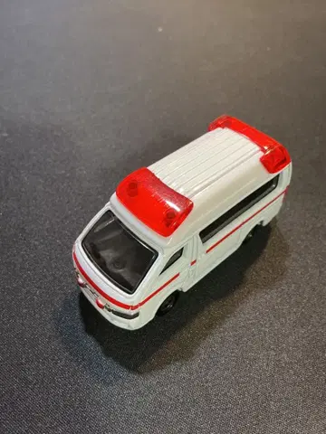 토미카 4D 06 도요타 하이메딕 구급차