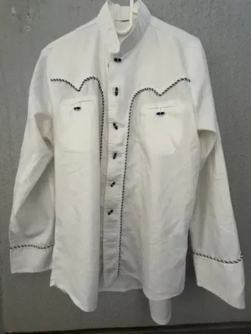 웨스턴 스타일 화이트 셔츠