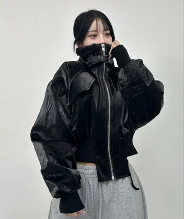 FOLLOWIN 보아 칼라 인조 가죽 무스탕 숏 자켓