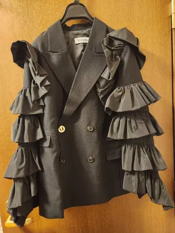 프릴 장식 블랙 테일러드 자켓 S