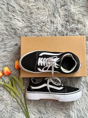 블랙 스니커즈 캔버스