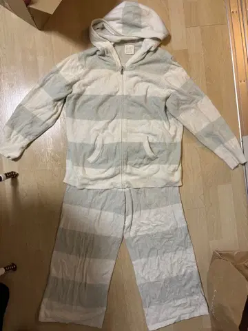 젤라또피케 후드 부착 파자마 화이트 그레이