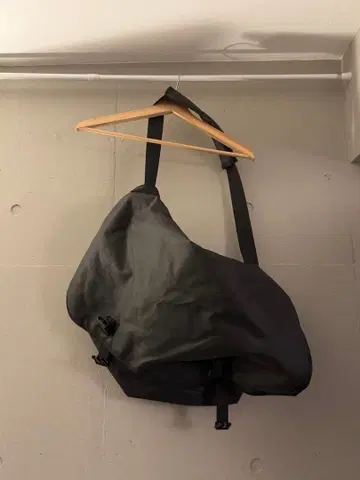 패킹 블랙 숄더백