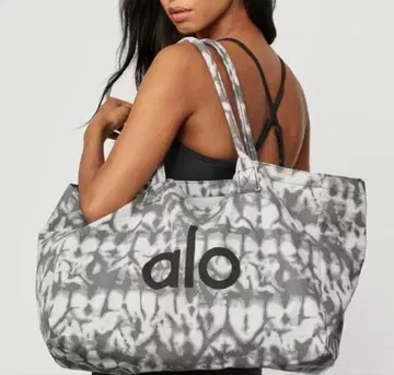 [택 포함 미사용 새상품] alo 타이다이 패턴 토트백