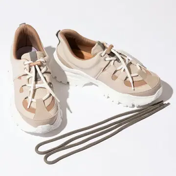 남편이 잠든 후에 오리지널 스니커즈