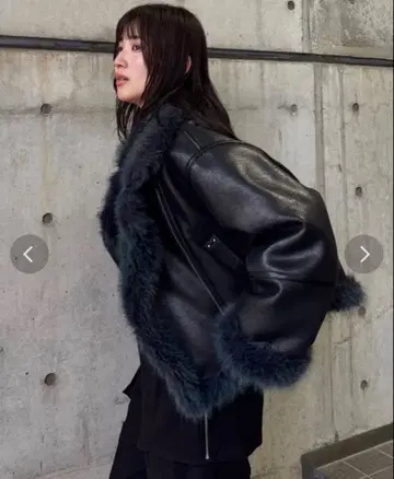 MURUA 언이븐 페이크 무스탕 숏 자켓