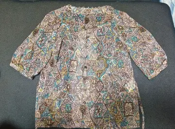 레리안 블라우스