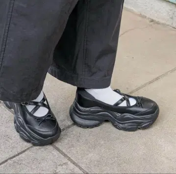 niko and - 오리지널 크로스 벨트 리본 스니커즈