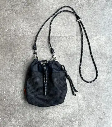 나일론 파라코드 미니 숄더 블랙