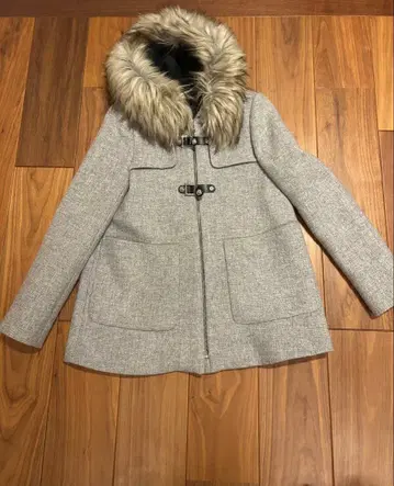 퍼 달린 그레이 더플 코트