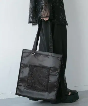 HARE 멀티 포켓 컬러 토트백 블랙