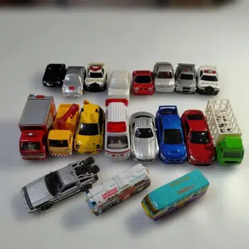 미니카 19대 세트 미키카, 데로리안 포함