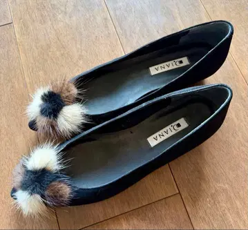 DIANA 퍼 포함 플랫 펌프스 블랙