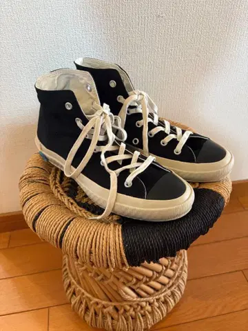 문스타 블랙 하이컷 스니커즈