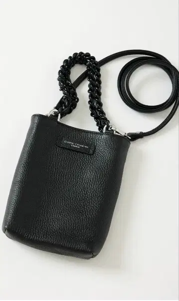 새상품급 GIANNI CHIARINI CAMILLA 숄더백 블랙