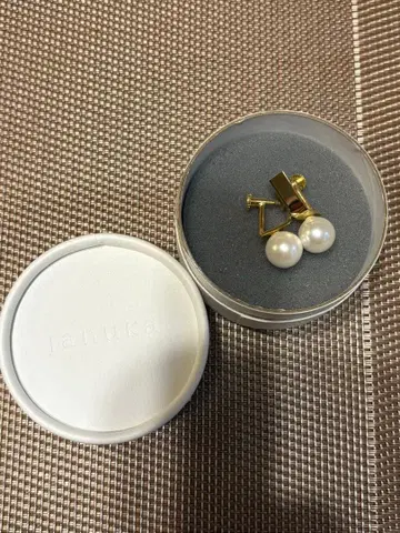 투모로우랜드 JANUKA 펄 귀찌