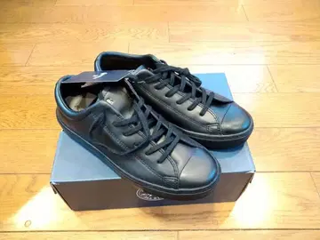 Converse ALL STARS. 블랙 가죽 스니커즈