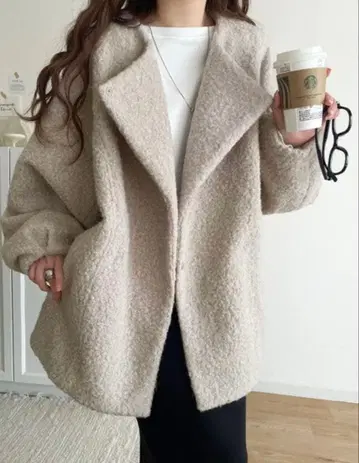 미사용 새상품 클래식 엘프 노카라 코쿤 보아 코트