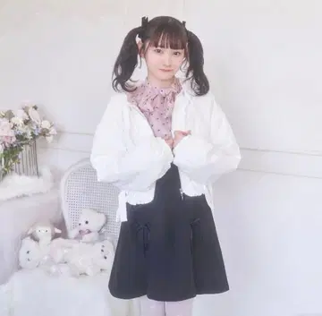 Honey Cinnamon 드로스트 리본 후드티 화이트