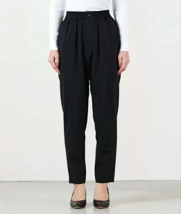 HYKE 테이퍼드 팬츠 블랙