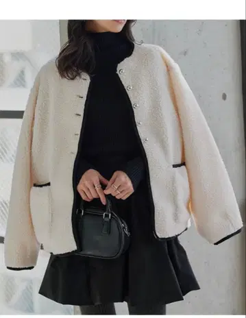 KOBE LETTUCE 보아 자켓 아이보리