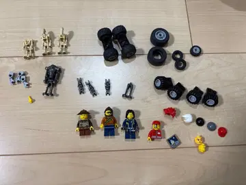 LEGO 미니 피규어와 부품 세트