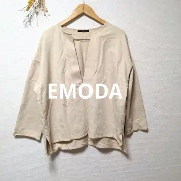 EMODA 에모다 V넥 풀오버 상의 무지 베이지