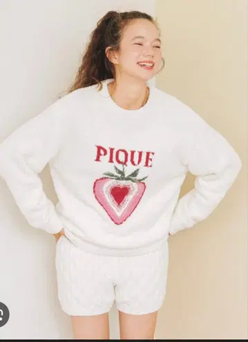 젤라또피케 스트로베리 자카드 풀오버 & 스트로베리 숏팬츠