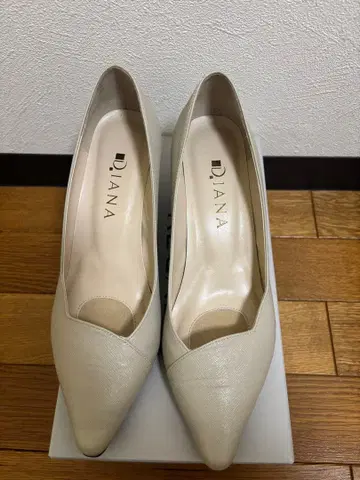 Diana 아이보리 스틸레토 펌프스