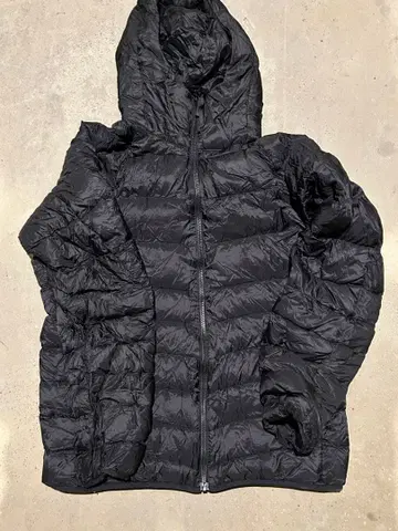 유니클로 울트라 라이트 다운 후디